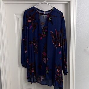 Free people Women's Blue Floral Long-Sleeve V-Neck Tunic